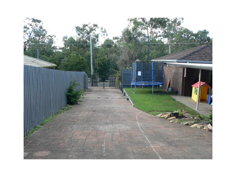 168 Johnson Road (SERVICE ROAD), Hillcrest QLD 4118