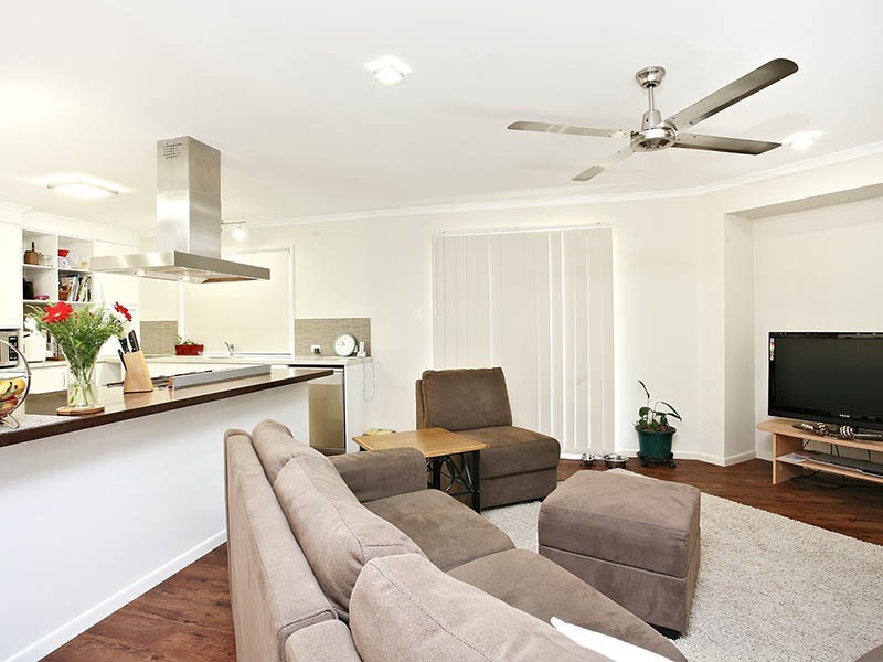 25 Pole Crescent, New Beith QLD 4124