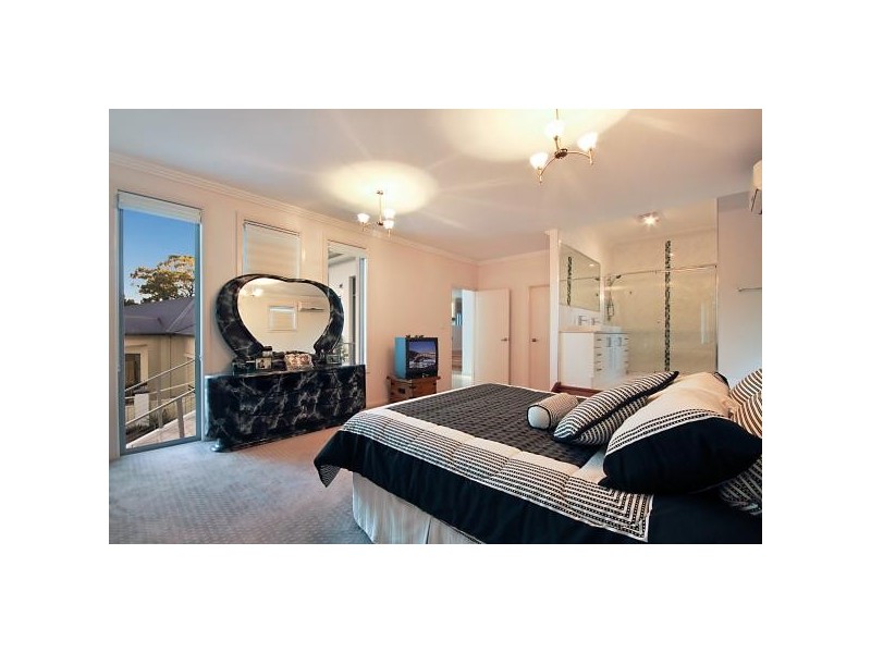 15 Wisteria Place, Calamvale QLD 4116