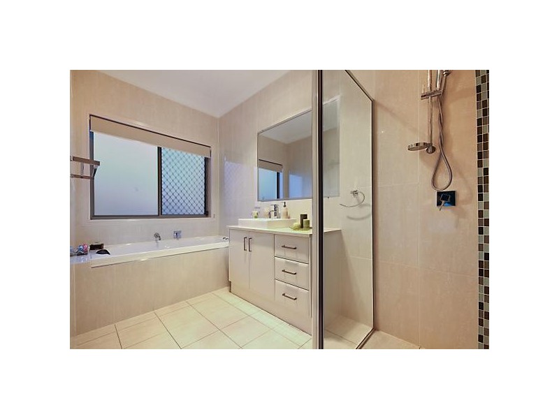 15 Wisteria Place, Calamvale QLD 4116