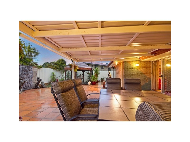 2 Akora Street, Macgregor QLD 4109