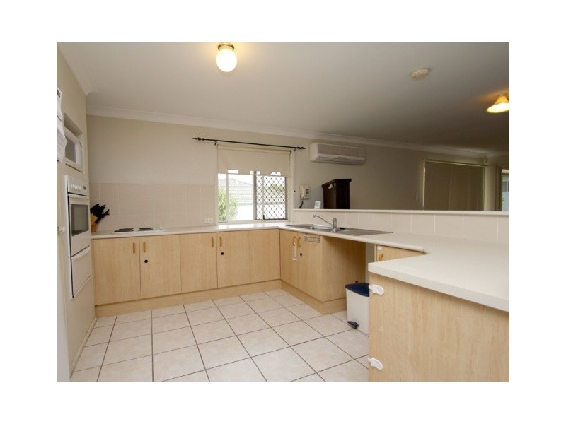 33  Glenfield Street, Parkinson QLD 4115