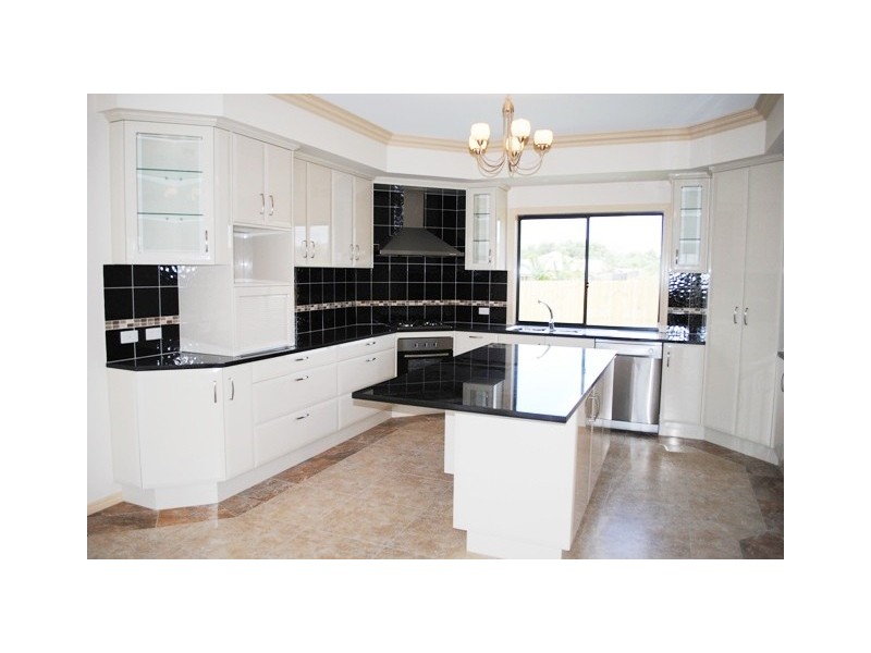 34 Maryland Drive, Regents Park QLD 4118