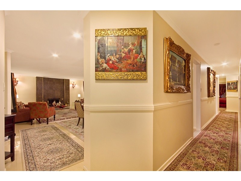 2 Akora Street, Macgregor QLD 4109