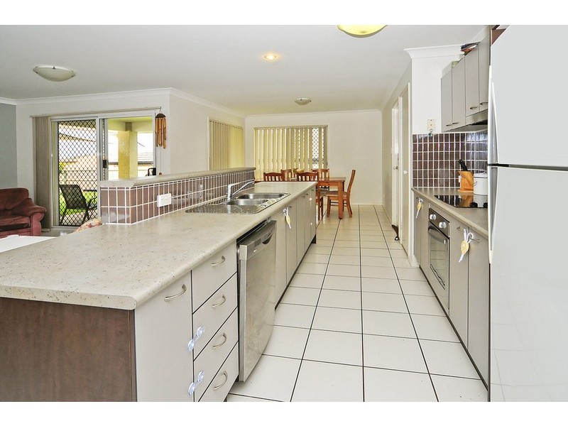 14 Paul Drive, Regents Park QLD 4118