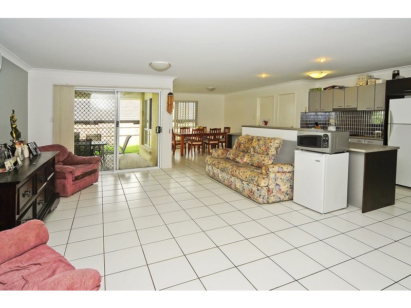 14 Paul Drive, Regents Park QLD 4118