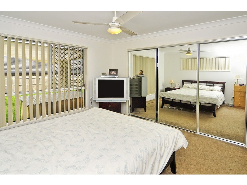 14 Paul Drive, Regents Park QLD 4118