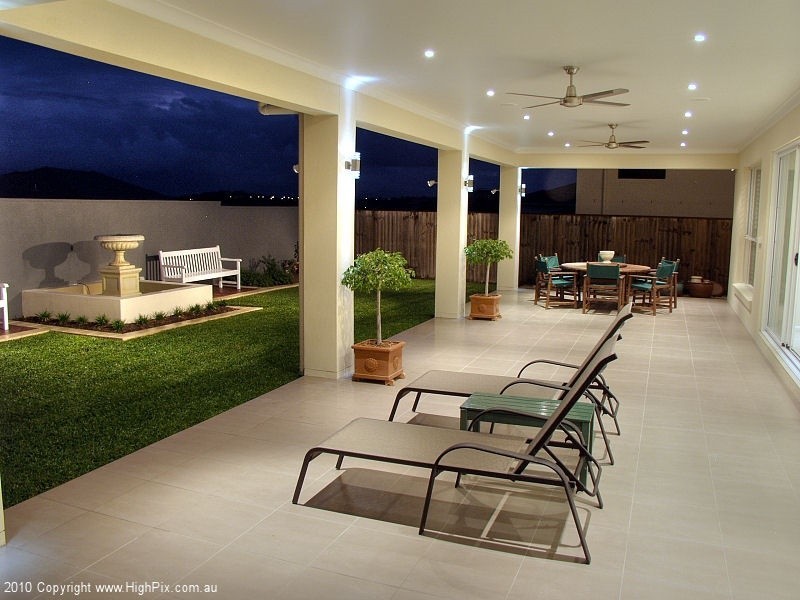 135 The Parkway, Stretton QLD 4116