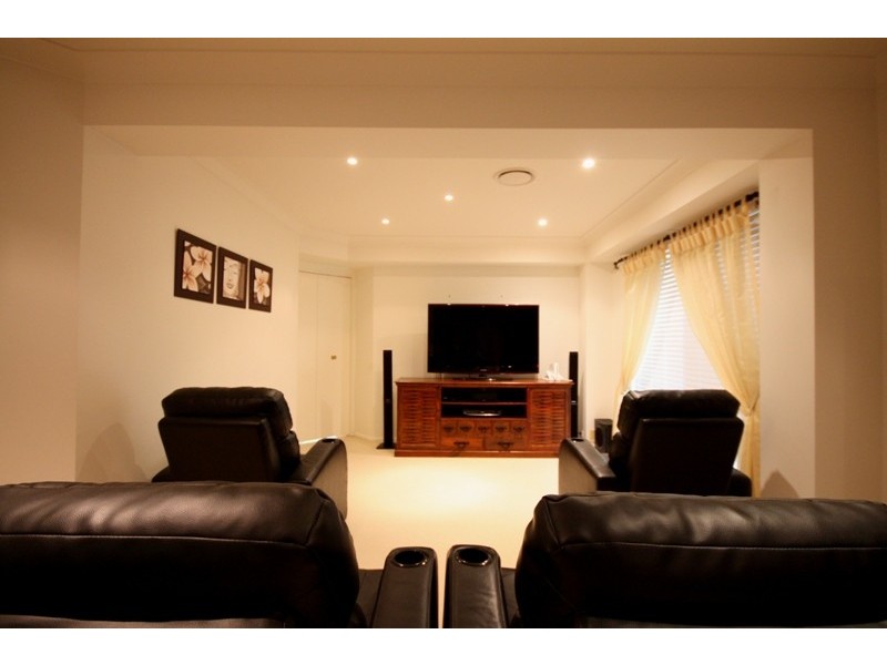 18 Juniper Circuit, Stretton QLD 4116