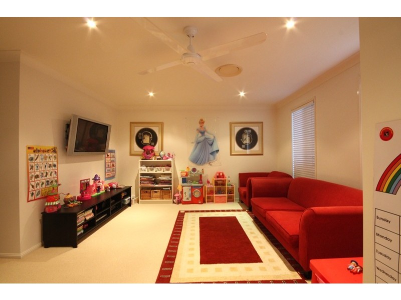 18 Juniper Circuit, Stretton QLD 4116