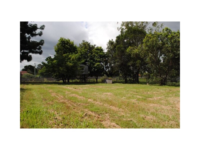 11 Verrell Street, Riverview QLD 4303