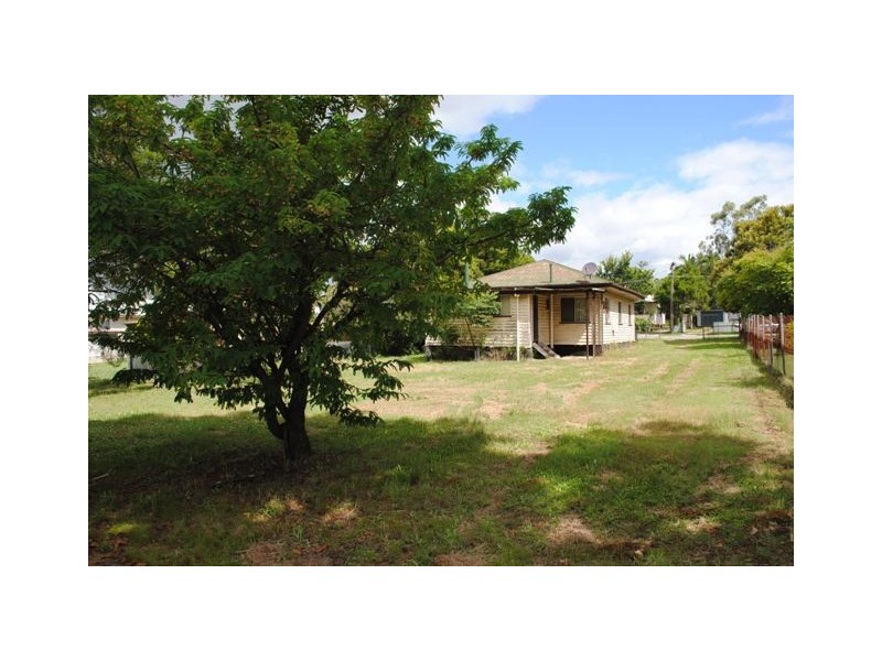 11 Verrell Street, Riverview QLD 4303