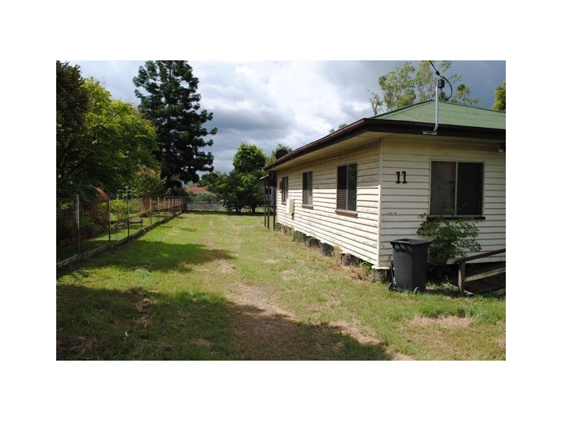 11 Verrell Street, Riverview QLD 4303