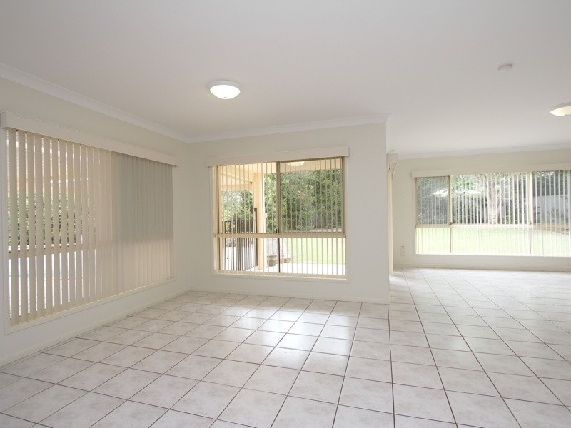 32 Poinciana Crescent, Stretton QLD 4116