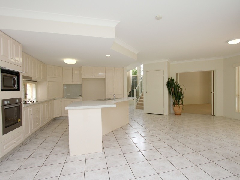 32 Poinciana Crescent, Stretton QLD 4116