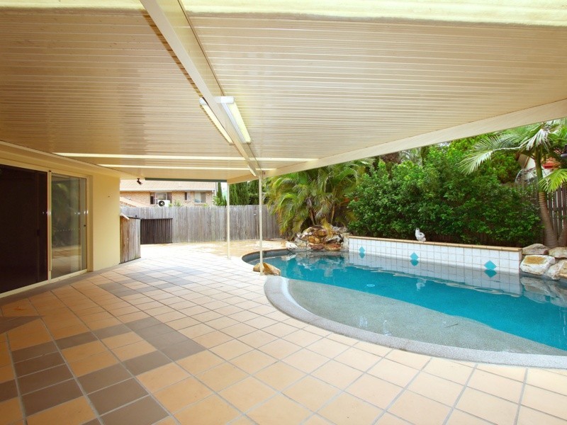 32 Poinciana Crescent, Stretton QLD 4116