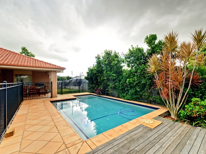 16 Murramarang Drive, Parkinson QLD 4115