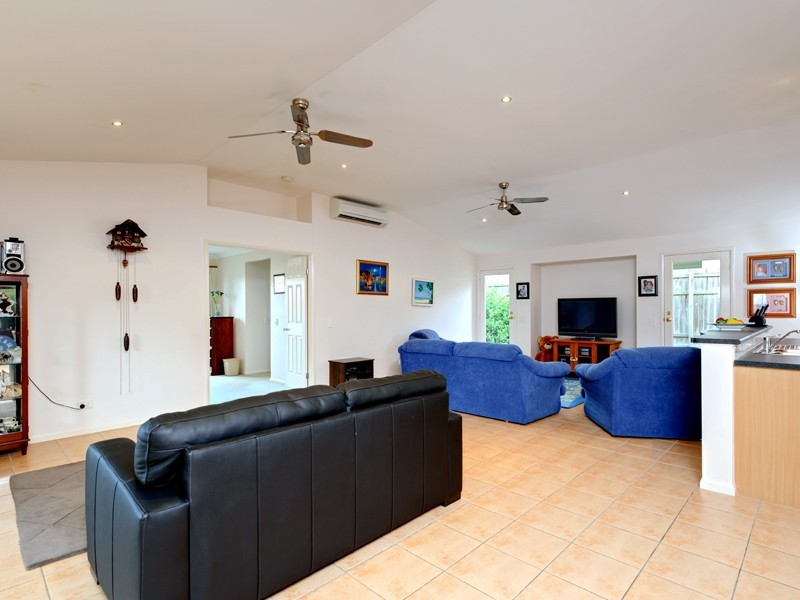 16 Murramarang Drive, Parkinson QLD 4115