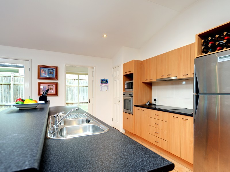 16 Murramarang Drive, Parkinson QLD 4115