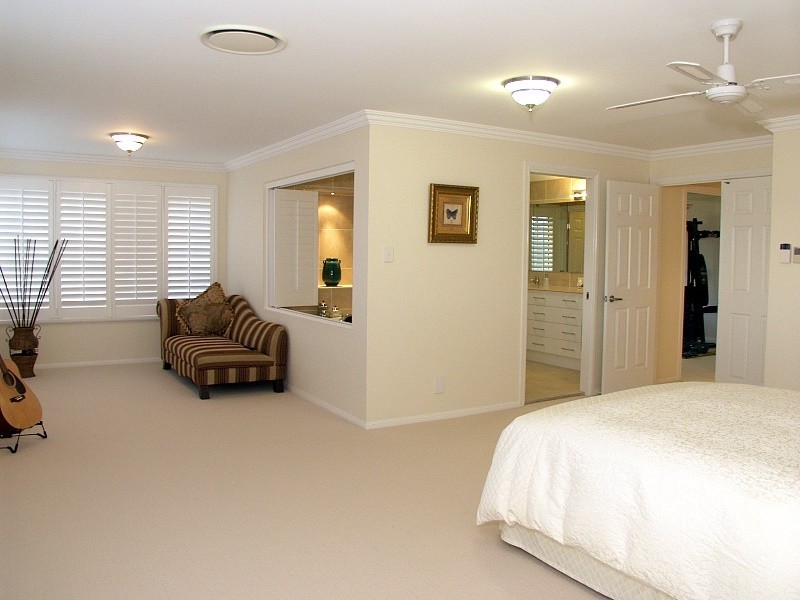 135 The Parkway, Stretton QLD 4116