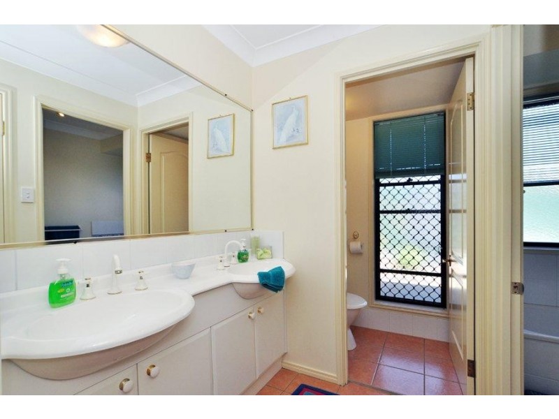8 Rokeby Drive, Parkinson QLD 4115