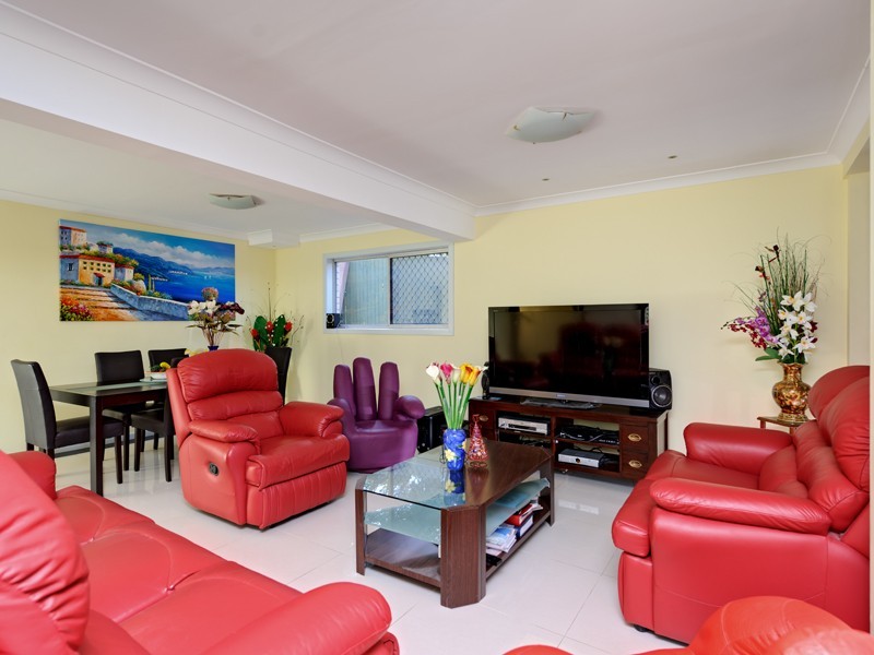 95 Granadilla Street, Macgregor QLD 4109