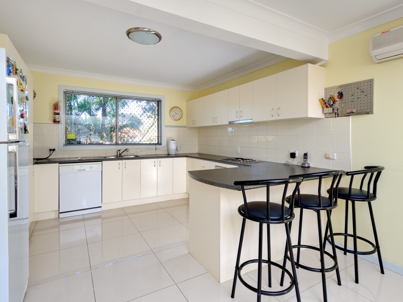 95 Granadilla Street, Macgregor QLD 4109