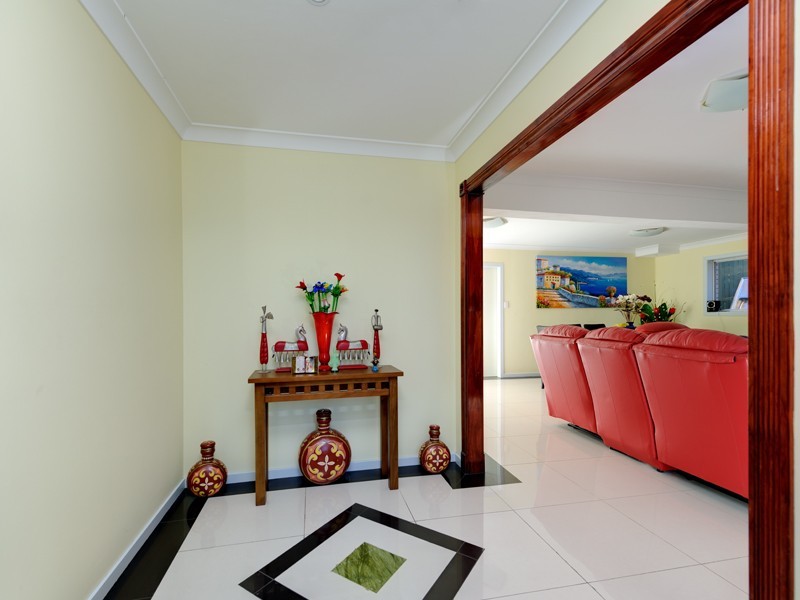 95 Granadilla Street, Macgregor QLD 4109