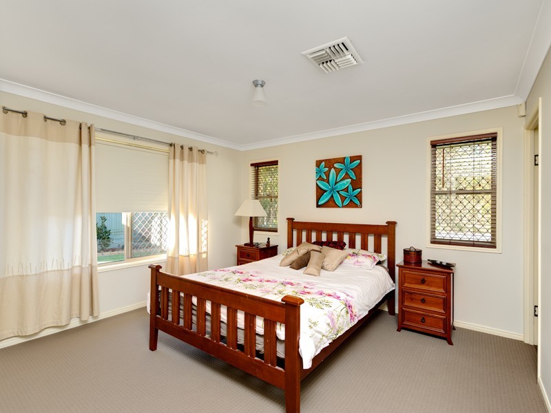 42 Bannockburn Crescent, Parkinson QLD 4115