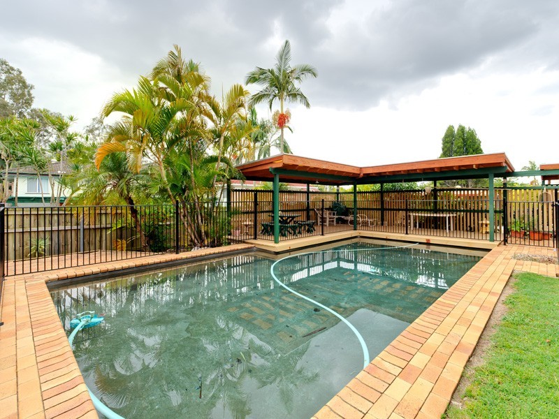 8 Bettina Street, Macgregor QLD 4109