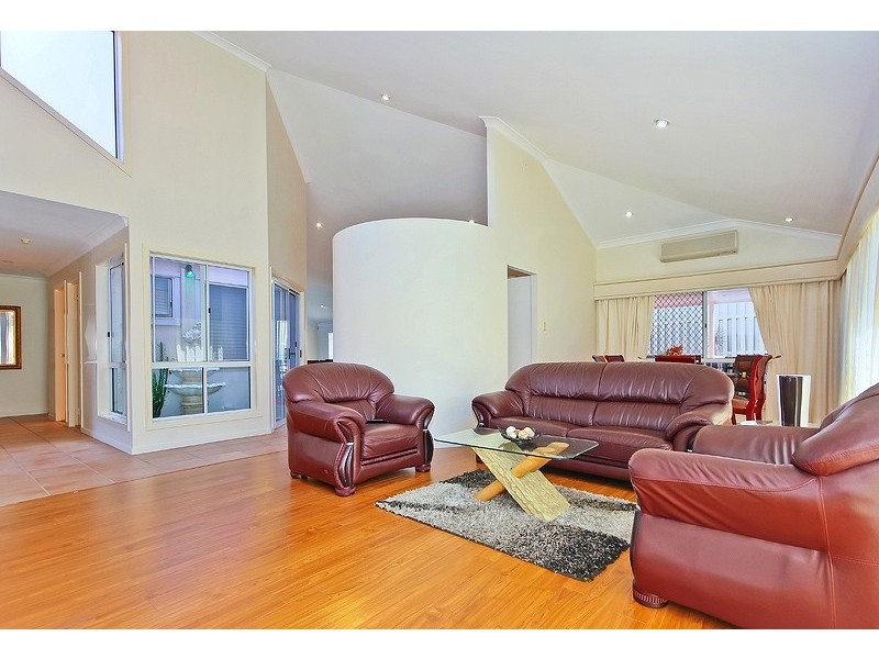 76 Springvale Cct, Underwood QLD 4119