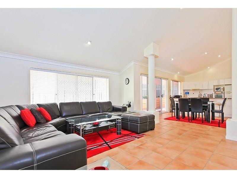 76 Springvale Cct, Underwood QLD 4119