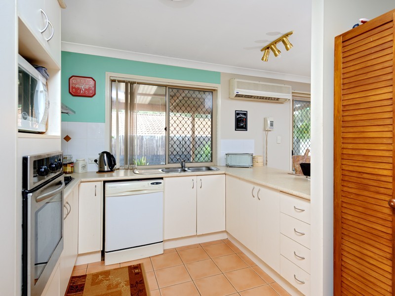 12 Yorkshire Place, Stretton QLD 4116