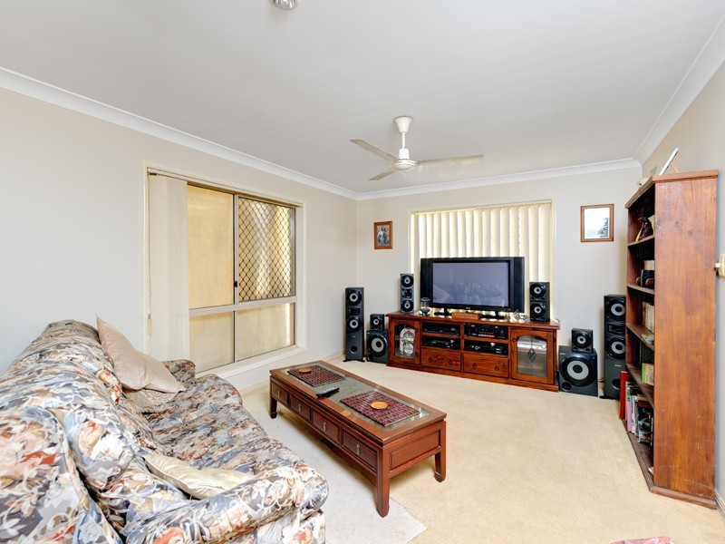 12 Yorkshire Place, Stretton QLD 4116