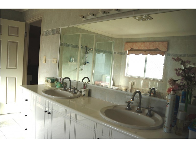 7 Hibiscus Court, Stretton QLD 4116