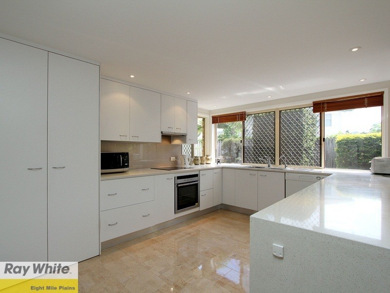 15 Jacaranda Place, Eight Mile Plains QLD 4113