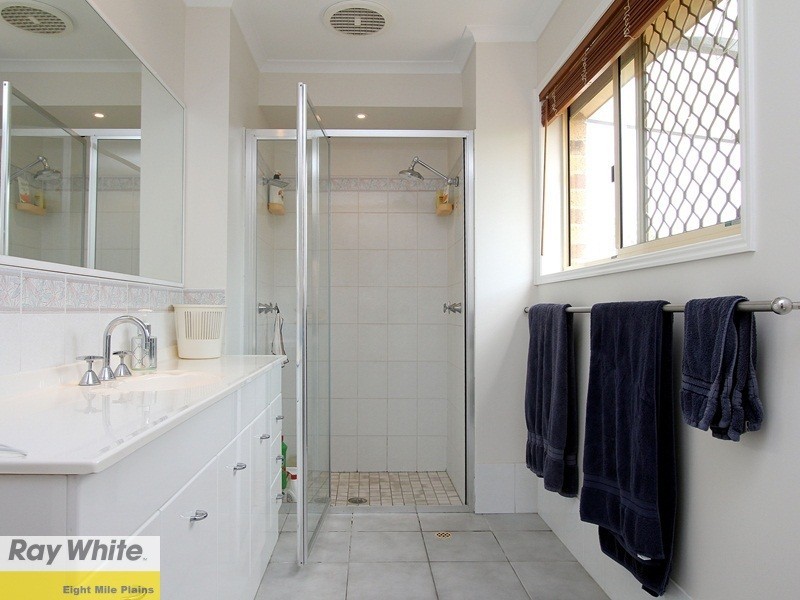 15 Jacaranda Place, Eight Mile Plains QLD 4113