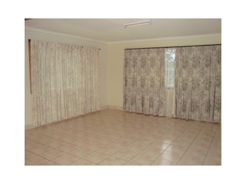 11 Kernow Street, Robertson QLD 4109