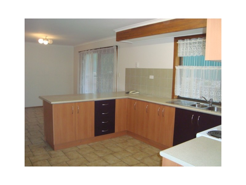 11 Kernow Street, Robertson QLD 4109