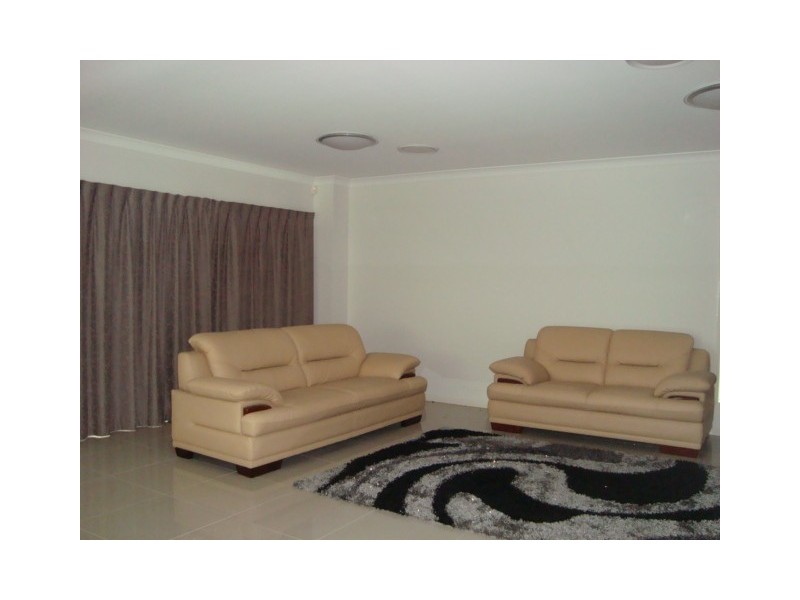 20 PEACHTREE PL, Stretton QLD 4116