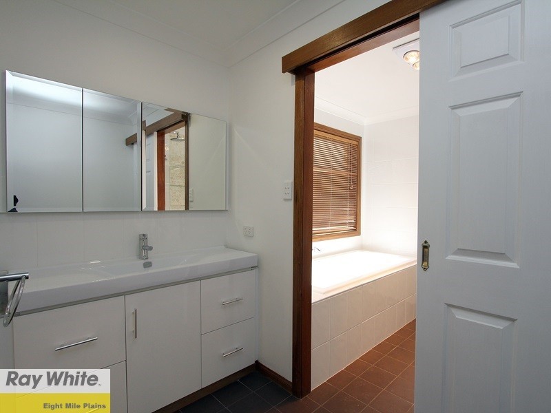 27 Oakleaf Street, Eight Mile Plains QLD 4113