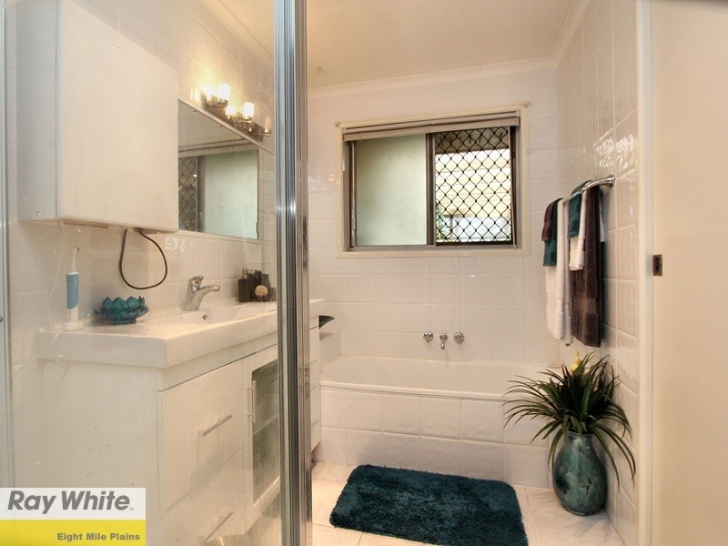 1 Peregrine Street, Park Ridge QLD 4125