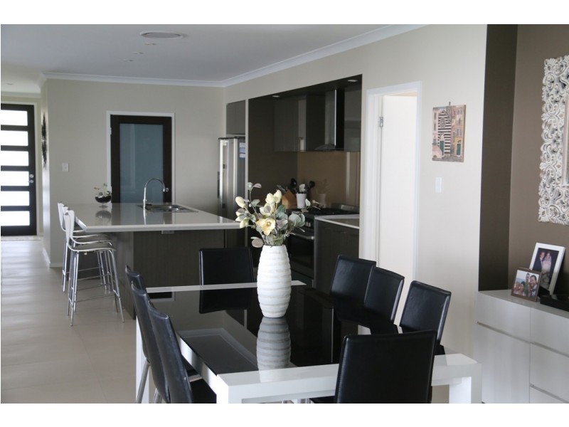 70 Skyview Avenue, Rochedale QLD 4123