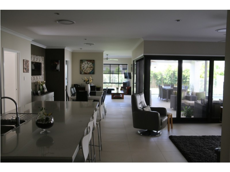 70 Skyview Avenue, Rochedale QLD 4123