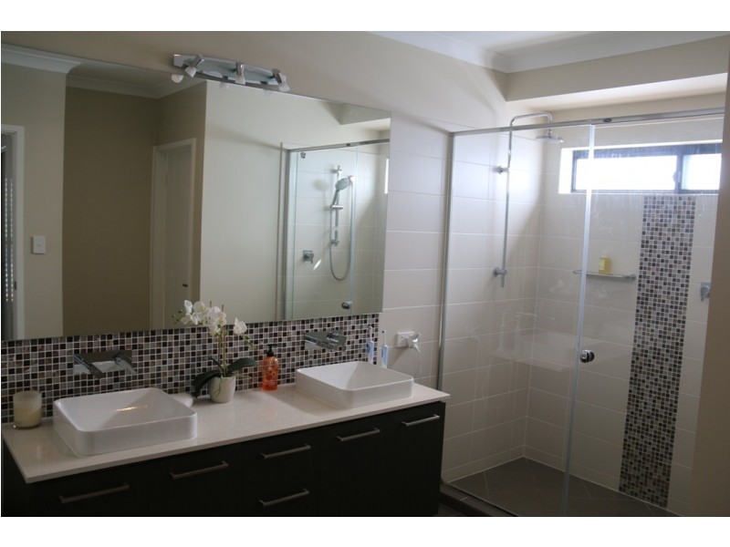 70 Skyview Avenue, Rochedale QLD 4123