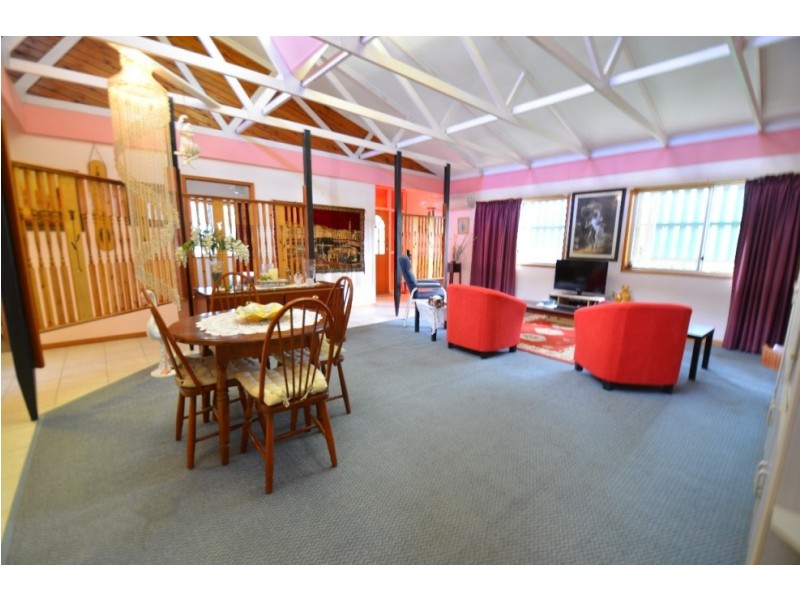 99 Dartmouth Street, Coopers Plains QLD 4108