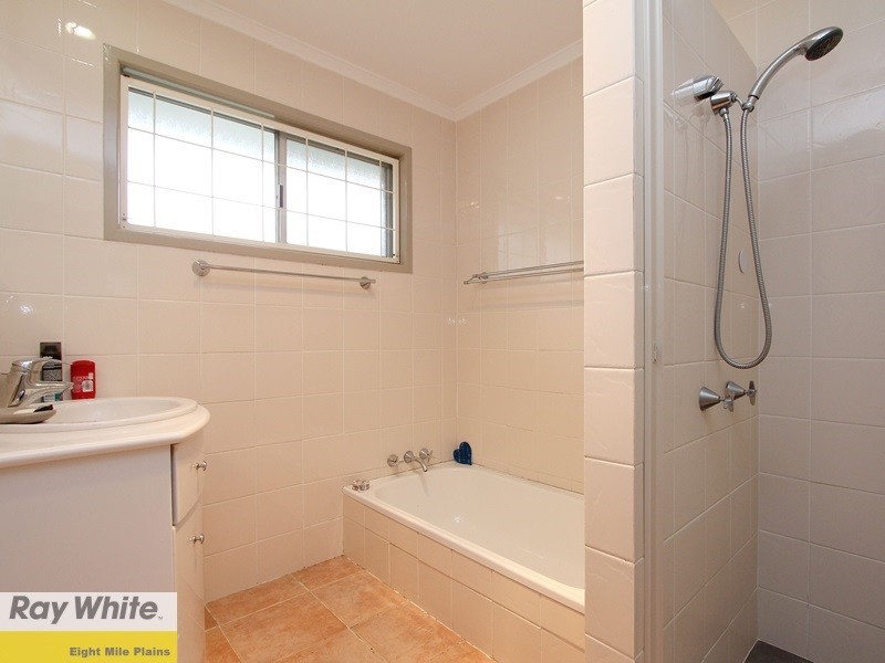 8 Dunstable Street, Macgregor QLD 4109