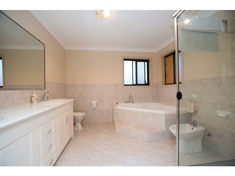 8 Parkhurst Place, Kuraby QLD 4112