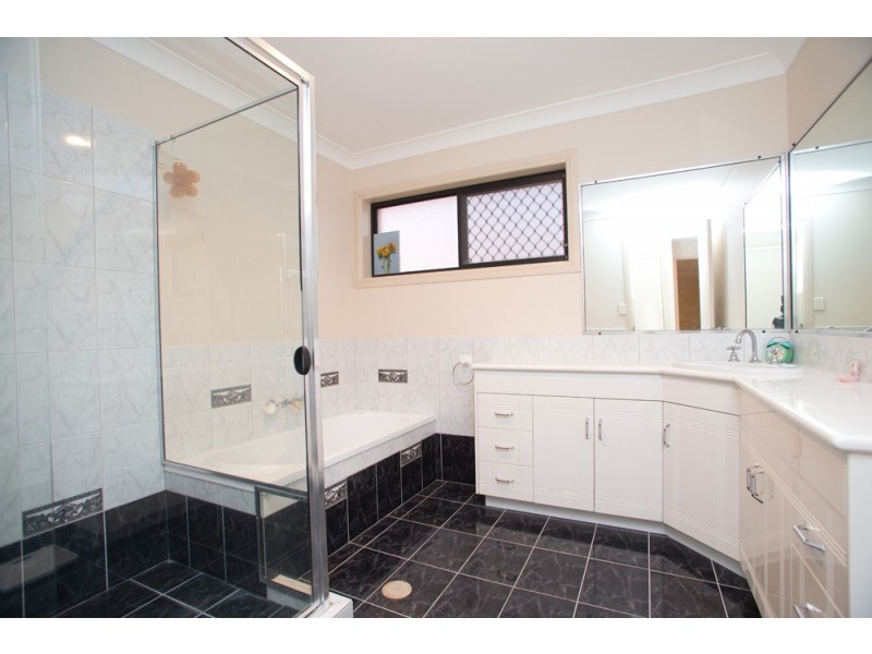 8 Parkhurst Place, Kuraby QLD 4112