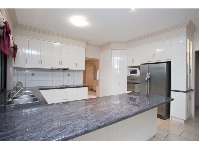 8 Parkhurst Place, Kuraby QLD 4112